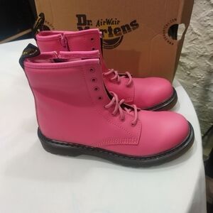 Dr. Martens, Jadon 8-Eye Leather Platform Boot for Men and Women Size 5 W/4 M